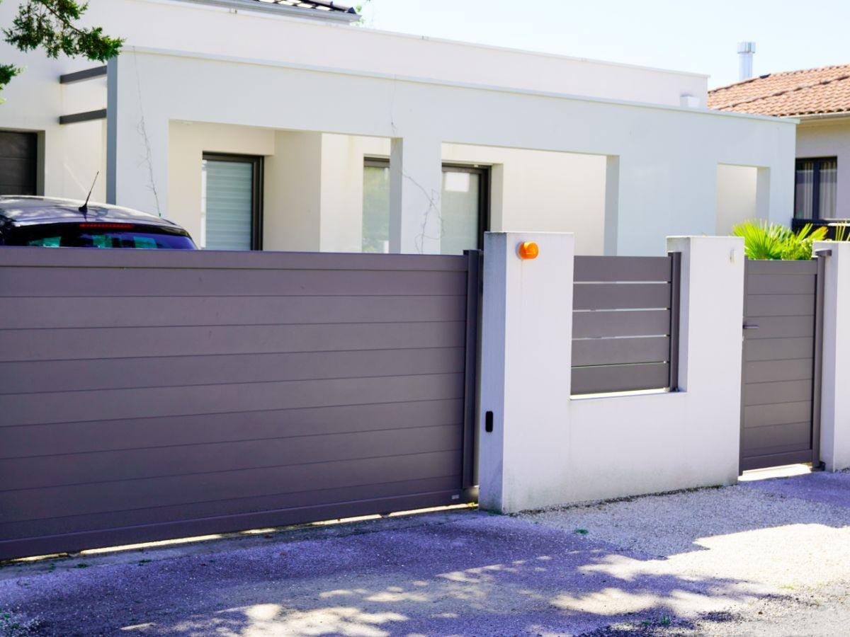 Nous simplifions l'accès avec notre expertise en motorisation de portails.